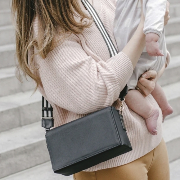 ToteSavvy Change Kit Crossbody Bag in Black NWT - Picture 3 of 4